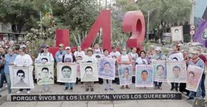 ¡DETENCIÓN DE AGUIRRE ACERCA JUSTICIA A AYOTZINAPA!
