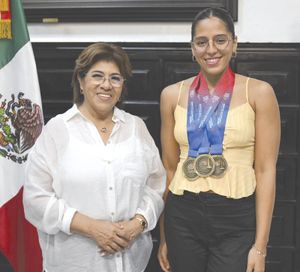 ¡RECONOCE ROSA MARÍA A NADADORA SUSANA HERNÁNDEZ!