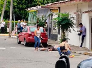 ¡ASESINAN DE 9 BALAZOS A MOTOCICLISTA!