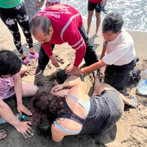 ¡RESCATAN ABUELITO QUE SE AHOGABA EN PLAYA DE ALTO LUCERO!