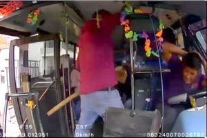 ¡SALVAJE GOLPEÓ CON LLAVE DE CUBOS A CHOFER DE AUTOBÚS!