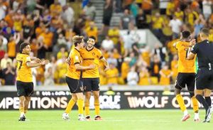 ¡ANOTA PENAL RAÚL JIMÉNEZ EN SU REGRESO CON EL WOLVERHAMPTON!