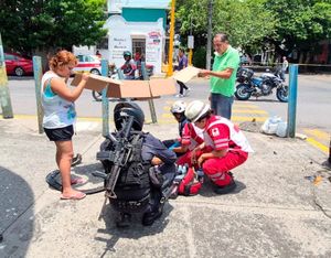 ¡BIKER CHOCA CONTRA AUTOMÓVIL PERSEGUIDO POR MOTOPATRULLEROS!
