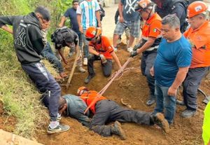 ¡TRABAJADOR QUEDÓ SEMI SEPULTADO EN UNA ZANJA!