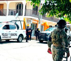 ¡MESERO BALEADO AL FRUSTRAR UN ASALTO EN CATEMACO!