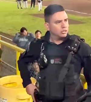 ¡TIROTEO EN EL ESTADIO! - TRES HERIDOS