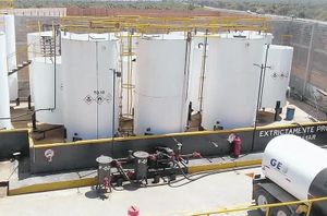 ¡PASAN DE LA ORDEÑA A TENER MINI-REFINERÍAS!