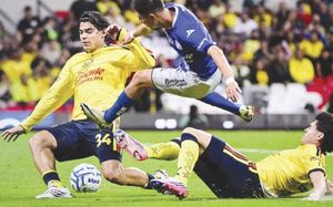 ¡AMÉRICA NO SE MUEVE DE LA CIMA!