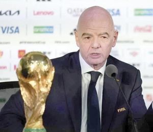 ¡DESCARTA FIFA PLAN PARA VENDER COPA DEL MUNDO!