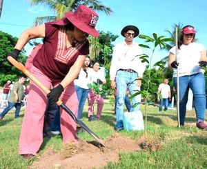 ¡ROSA MARÍA SEMBRÓ MIL ARBOLITOS!