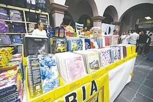 ¡VENDEN MENOS LIBRETAS!