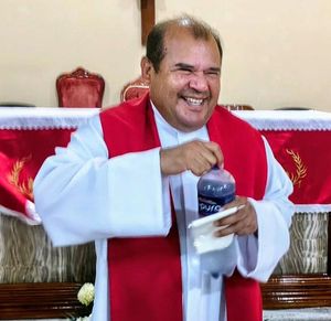 ¡MUEVEN A SACERDOTE DE DOS CAMINOS!