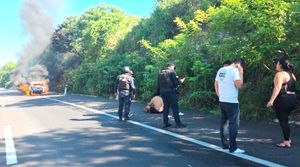 ¡ARDIÓ CAMIONETÓN EN PUENTE NACIONAL!