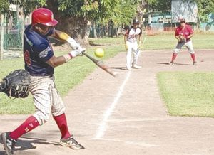 ¡C&A VENCE A 2-1 A SUPER MÉDICOS EN GRAN JUEGO!