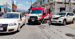 ¡CHOCA AMBULANCIA EN CARAMBOLA!