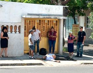 ¡CAYÓ AL SUELO Y MURIÓ EN LAS BRISAS!