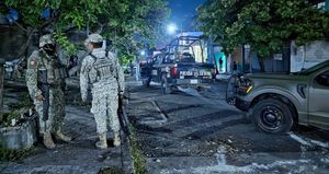 ¡LA TROPA CATEA CASA EN LA COLONIA MANANTIAL!