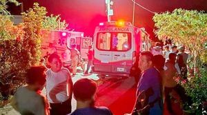 ¡CAMIONETA DESTROZÓ SALONES DE ESCUELA PRIMARIA!