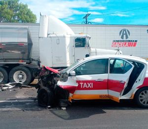 ¡TAXI SE ESTRELLÓ CONTRA PIPA ESTACIONADA!
