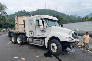 ¡CARAMBOLA Y RAPIÑA EN LA AUTOPISTA!