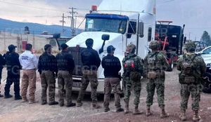 ¡RECUPERAN TRÁILER ROBADO CON VIOLENCIA EN UN CATEO EN PEROTE!