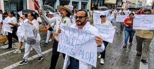 ¡NO LO QUIEREN! - AL GRITO DE “FUERA ALOR”...