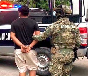 ¡CITRICULTOR CON SU TORTON TIRÓ PORTÓN DE EMPACADORA!