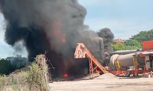 ¡SE LES PRENDIÓ LA ASFALTADORA! - EN LA CARRETERA SANTA FE-PASO DEL TORO