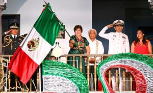 ¡Y ROSA MARÍA DA EL PRIMERO! - *El Zócalo estuvo lleno