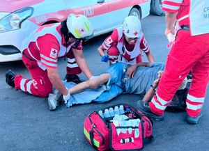 ¡TAXISTA ATROPELLÓ A DON DANIEL CUANDO CRUZABA LA CARRETERA!