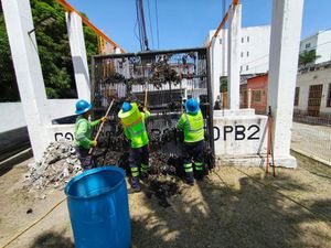 ¡ARRESTAN A TRABAJADORES DEL GRUPO MAS POR METERSE A TERRENO DEL AYUNTAMIENTO!