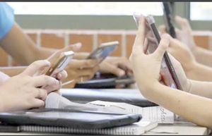 ¡REGULACIÓN DEL USO DE CELULARES EN ESCUELAS ENTRARÁ EN VIGOR EL 3 DE NOVIEMBRE!