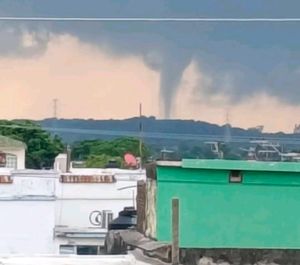 ¡TROMBA MARINA LLEGA A ALVARADO!