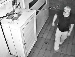 ¡“RATA DE DOS PATAS” ENCAPUCHADA ROBÓ EN CASA DE LAS BRISAS!