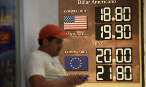 ¡PESO PIERDE EN ESPERA DE LA DECISIÓN DE LA FED!