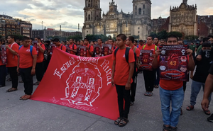 ¡“LA VIDA SE NOS ESTÁ ACABANDO”: FAMILIARES DE LOS 43 RECLAMAN AVANCES A 12 AÑOS DE AYOTZINAPA!