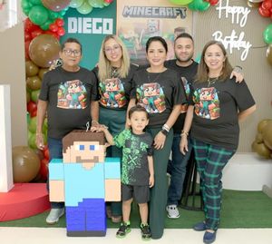 DIEGO CONTRERAS CELEBRA SUS 4 AÑOS AL ESTILO MINECRAFT