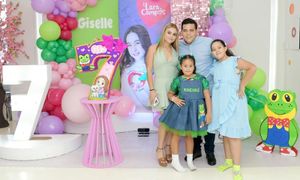 GISELLE APAGA 7 VELITAS JUNTO A LA RANA RHENNE