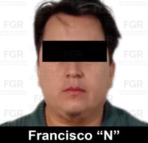 ¡METEN AL BOTE A PANCHITO POR ANDAR PASEANDO CON UN PISTOLÓN!