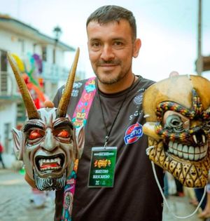 ¡RECONOCEN A MAESTRO MASCARERO! - *Con el Premio Artesanal Veracruzano