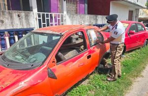 ¡RETIRAN AUTOS MACETA EN ANTÓN LIZARDO!