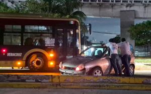 ¡SALEN DE LA ESCUELA Y QUEDAN ATORADOS EN EL PUENTE DE LA BOTICARIA!
