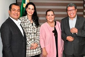 ¡SALPICAN A CHECO, PERO SE DEFIENDE!