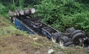 ¡TRACTOCAMIÓN LE PASÓ POR ENCIMA A CHOFER CUANDO CHECABA UNA LLANTA!