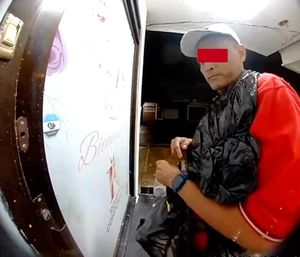 ¡LOS GRABAN Y RETE-GRABAN! - *Los captan en pleno robo pero nada pasa
