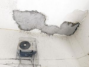 ¡FILTRACIONES DE AGUA PUEDEN PROVOCAR FALLAS Y CORTOCIRCUITOS EN INSTALACIONES ELÉCTRICAS!