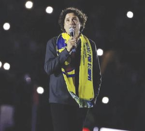 ¡RECIBE GUILLERMO OCHOA EMOTIVO HOMENAJE DEL AMÉRICA!