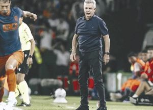 ¡DEBUTA AGUIRRE EN LIGA CON EL VALENCIA EMPATANDO ANTE RACING!