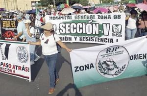 ¡MARCHAN TRABAJADORES DEL IMSS! - EXIGEN AUMENTO SALARIAL