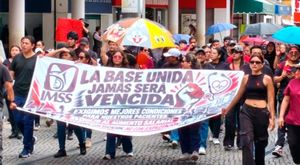 ¡SALEN A LA CALLE! - TRABAJADORES DEL SEGURO SOCIAL